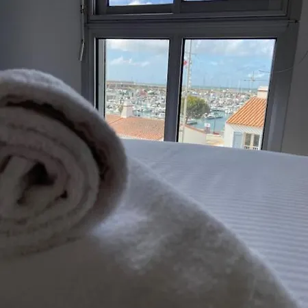 ホテル Bord A Bord ノワールムーティエ