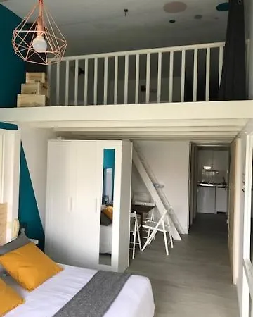 Bord A Bord ホテル 2*