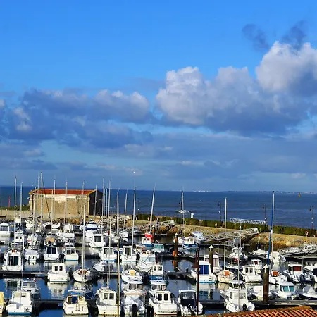 Bord A Bord ホテル 2*