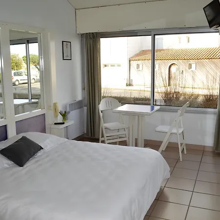 Bord A Bord ホテル