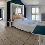 Bord A Bord Hotel