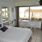 Bord A Bord Hotel