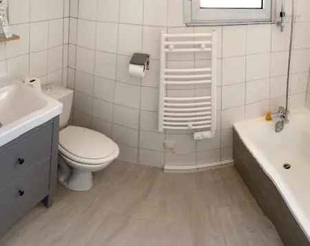 Bord A Bord Hotel 2*