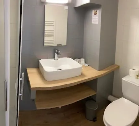 Bord A Bord Hotel 2*