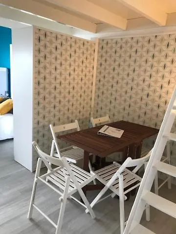 ホテル Bord A Bord ノワールムーティエ